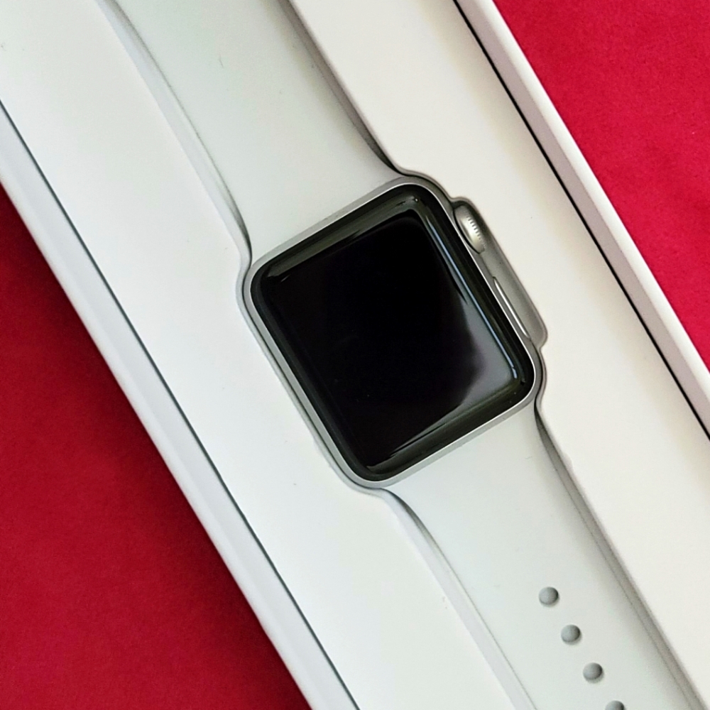 Apple Watch Series 3 (GPS, 38MM) - Silver Aluminum Case with White Sport Band